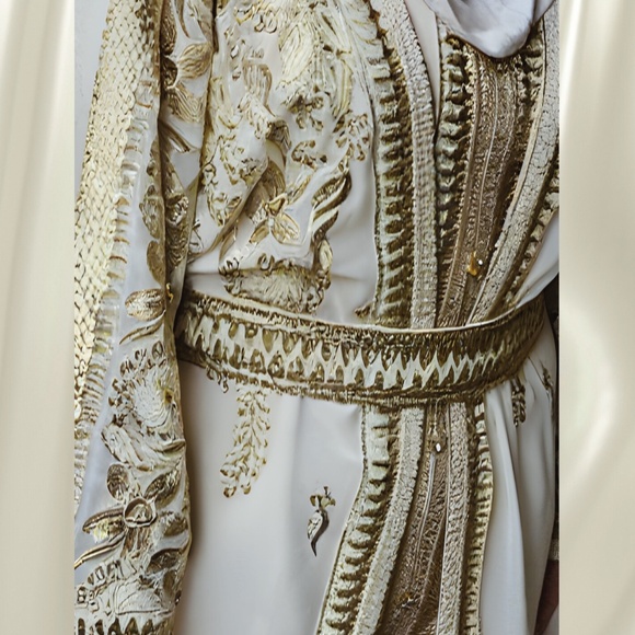 Luxurious Moroccan Handmade Embroidered Caftan - Picture 5 of 5